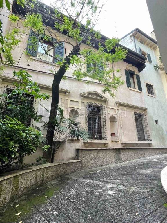 appartamento in vendita a Verona in zona Centro Storico