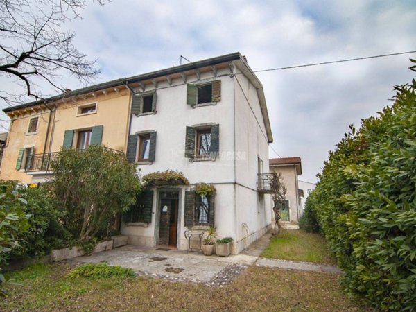 casa indipendente in vendita a Verona in zona Chievo