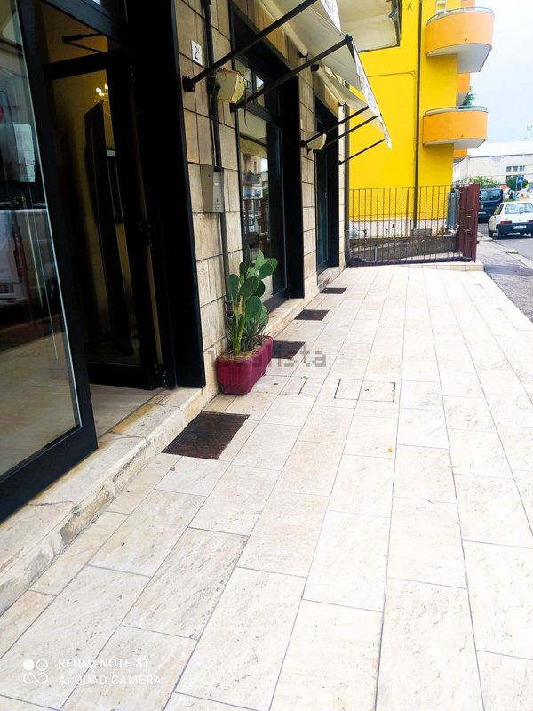 locale commerciale in vendita a Verona in zona Golosine