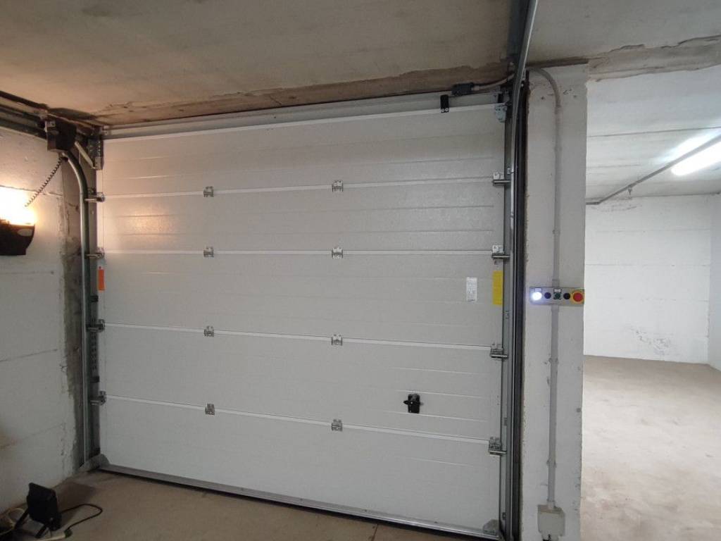 locale commerciale in vendita a Verona in zona Golosine