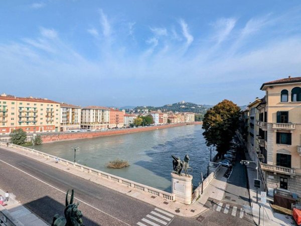 appartamento in vendita a Verona in zona Centro Storico