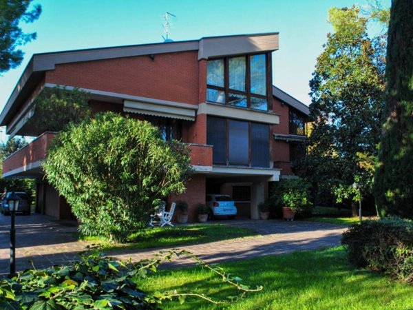 casa indipendente in vendita a Verona in zona Valdonega