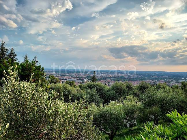 villa in vendita a Verona in zona Centro Storico