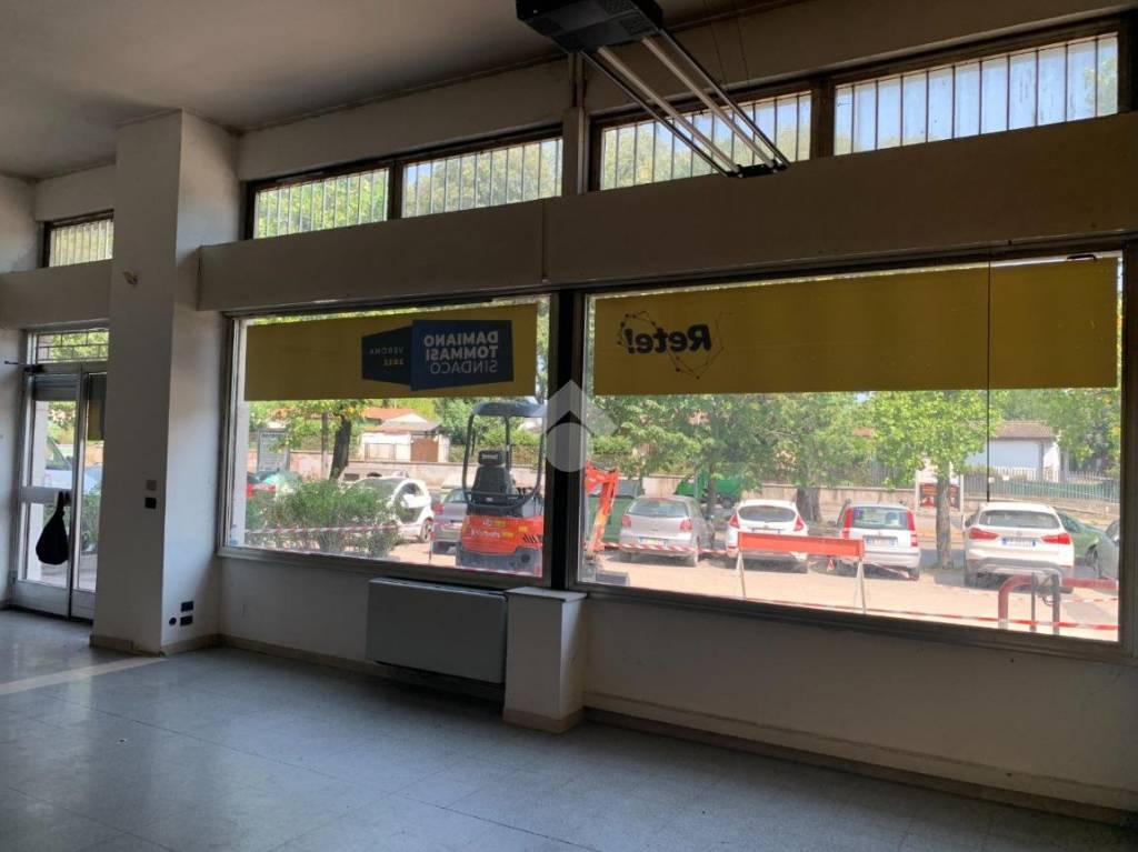 negozio in vendita a Verona in zona Cittadella