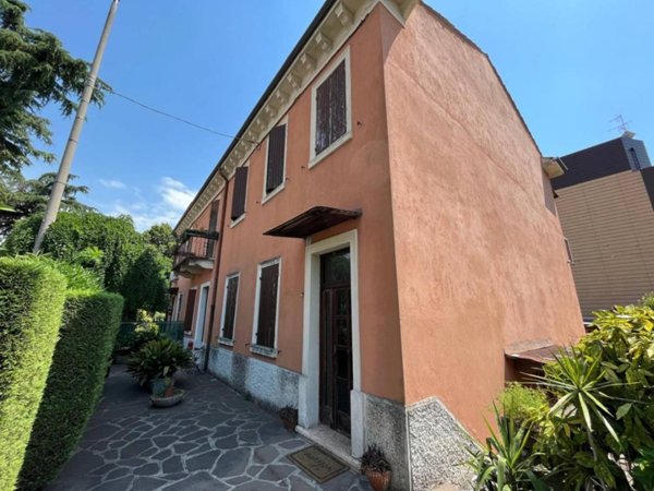 casa indipendente in vendita a Verona in zona Santa Lucia