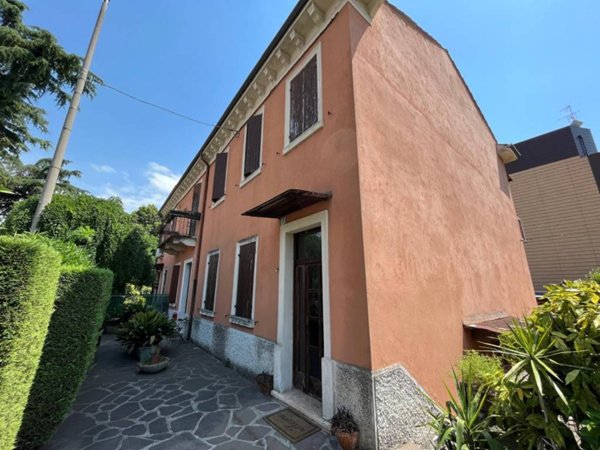 casa indipendente in vendita a Verona in zona Santa Lucia