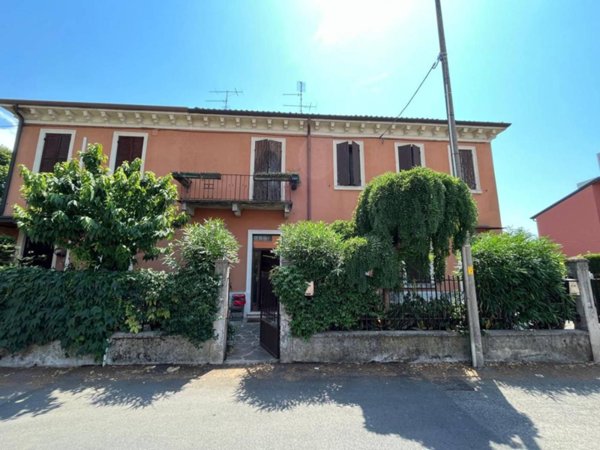 casa indipendente in vendita a Verona in zona Santa Lucia