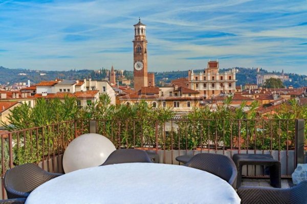 appartamento in vendita a Verona in zona Centro Storico