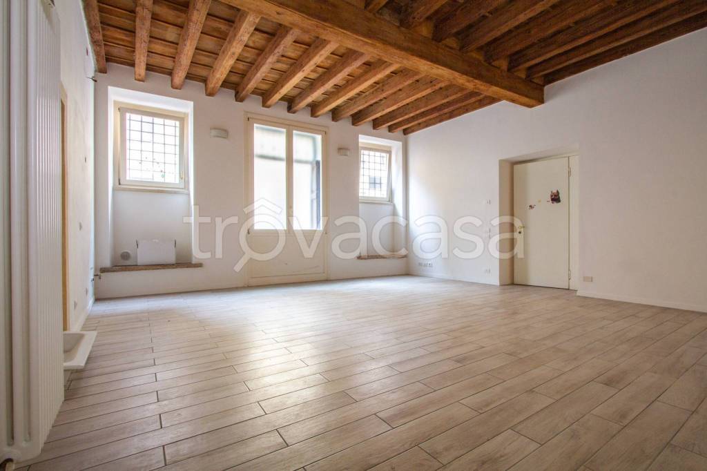 appartamento in vendita a Verona in zona Centro Storico