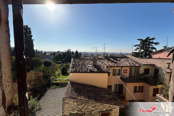 casa indipendente in vendita a Verona in zona Quinzano