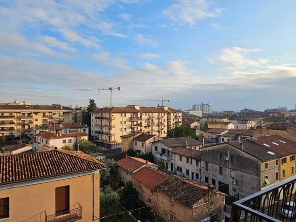 appartamento in vendita a Verona in zona Borgo Roma