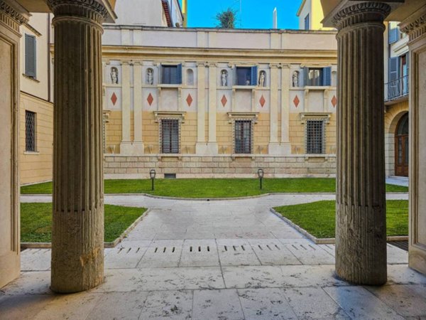appartamento in vendita a Verona in zona Centro Storico