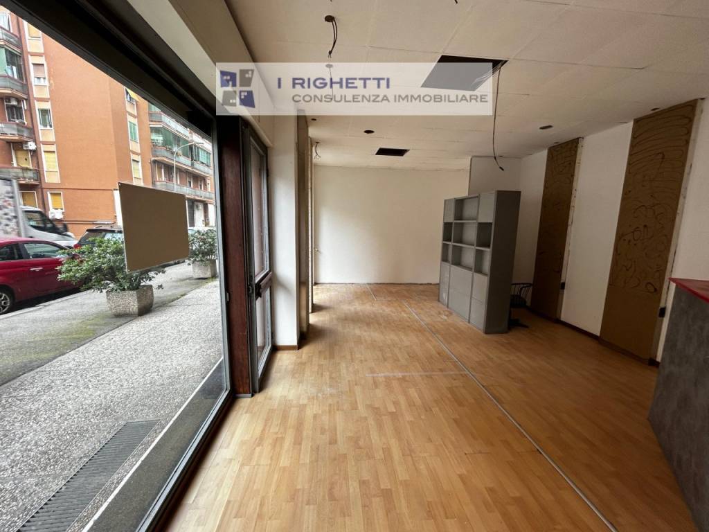 negozio in vendita a Verona in zona Porto Crencano