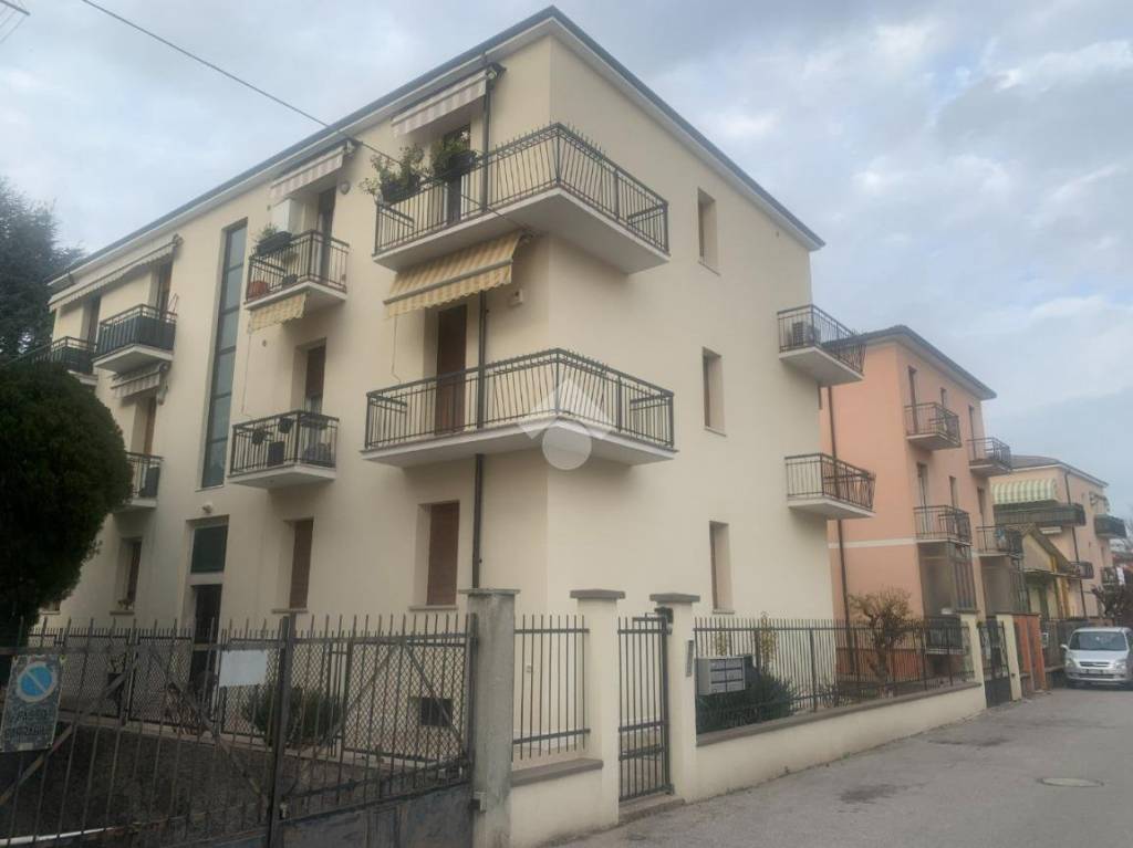 appartamento in vendita a Verona in zona Borgo Roma