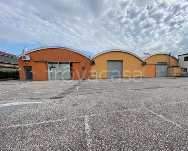 locale commerciale in vendita a Verona