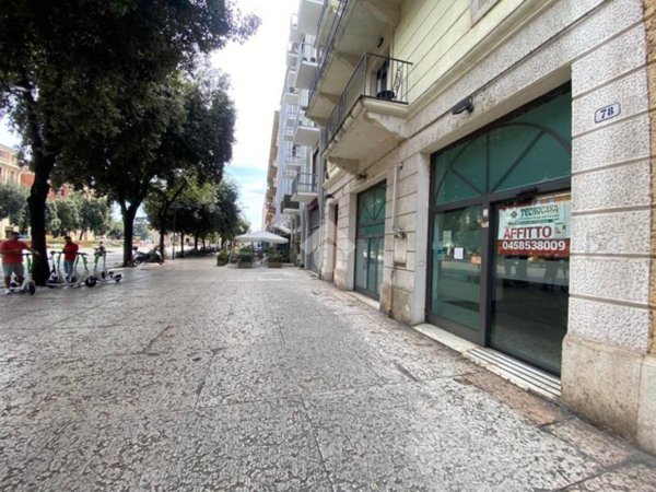 negozio in vendita a Verona in zona Cittadella