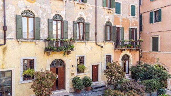 appartamento in vendita a Verona in zona Centro Storico