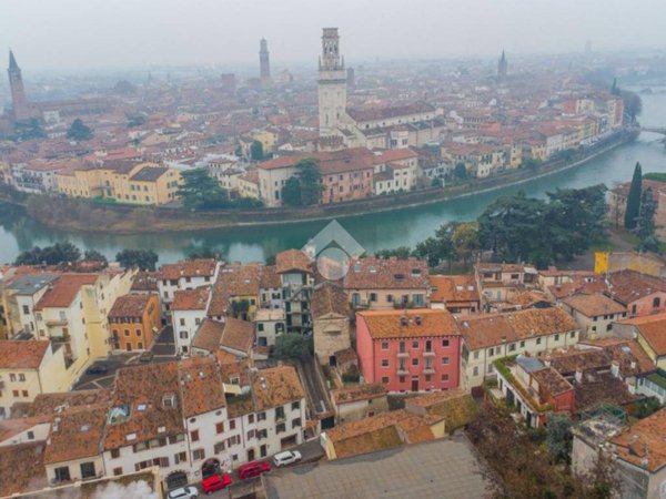 casa indipendente in vendita a Verona