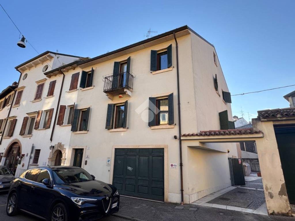 casa indipendente in vendita a Verona