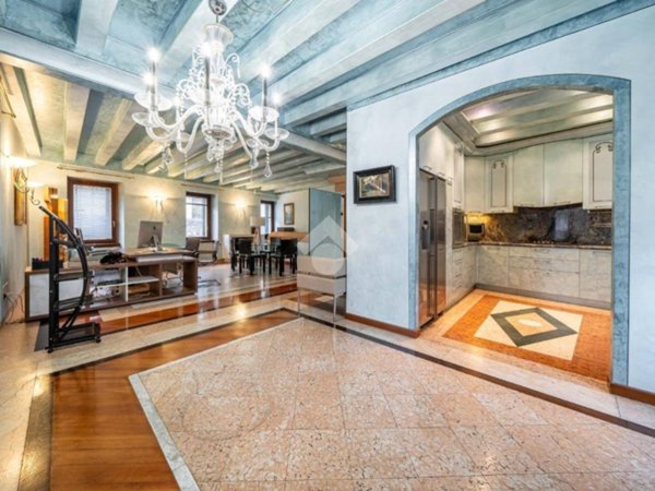 casa semindipendente in vendita a Verona in zona Veronetta