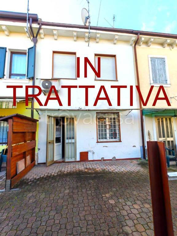 casa indipendente in vendita a Verona in zona Golosine