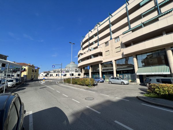 negozio in vendita a Verona in zona Centro Storico