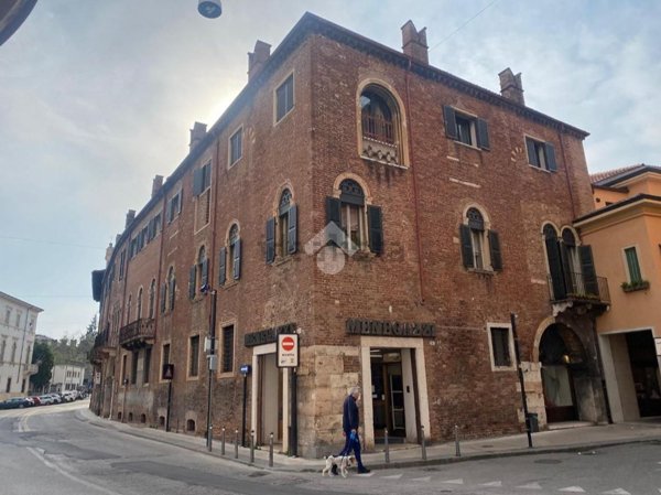 ufficio in vendita a Verona in zona Centro Storico
