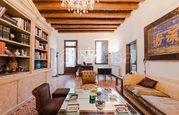 appartamento in vendita a Verona in zona Centro Storico
