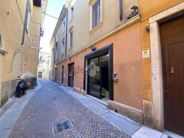 locale commerciale in vendita a Verona in zona Centro Storico