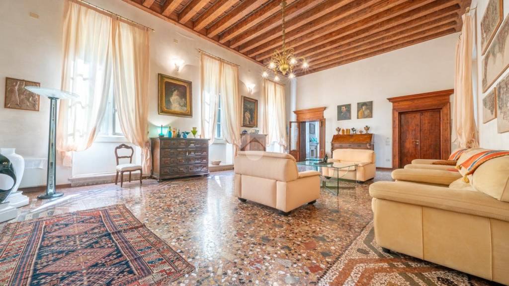 appartamento in vendita a Verona in zona Centro Storico