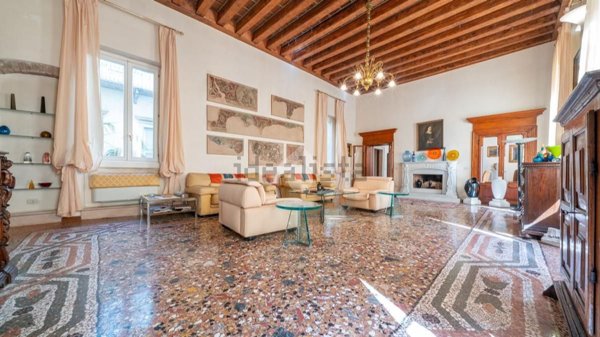 appartamento in vendita a Verona in zona Centro Storico