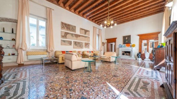 appartamento in vendita a Verona in zona Centro Storico