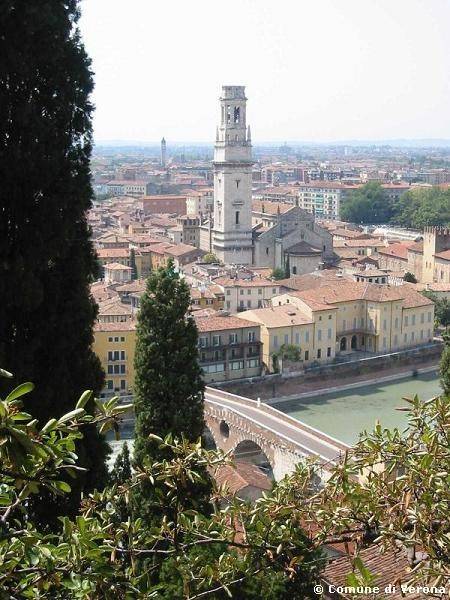 negozio in vendita a Verona in zona Santa Lucia