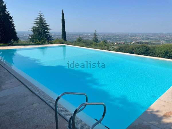 casa indipendente in vendita a Verona in zona Quinzano