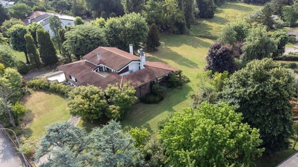 casa indipendente in vendita a Verona in zona Centro Storico