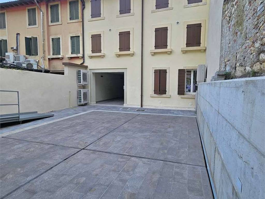 appartamento in vendita a Verona in zona Centro Storico