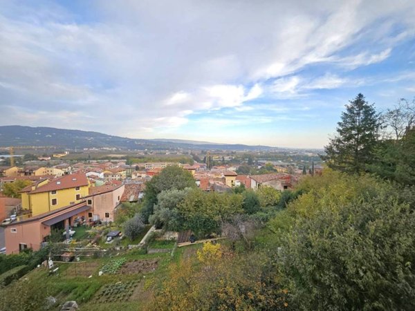 appartamento in vendita a Verona in zona Golosine