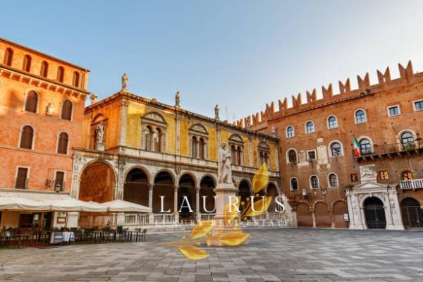 appartamento in vendita a Verona in zona Centro Storico