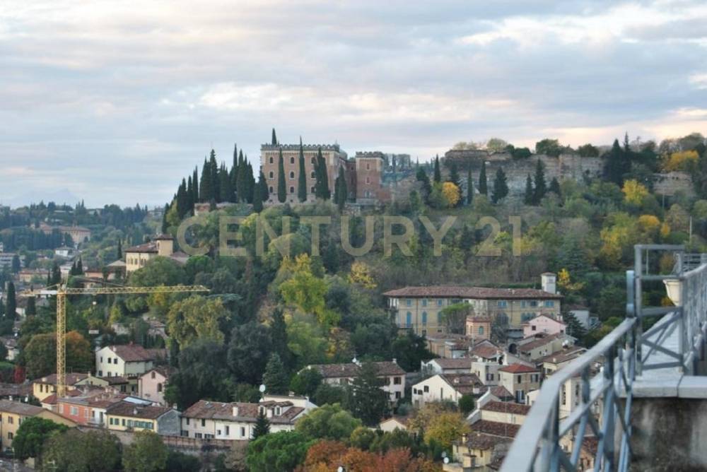 ufficio in vendita a Verona in zona Centro Storico