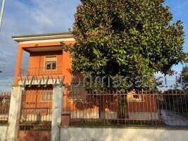 casa indipendente in vendita a Verona in zona Santa Lucia