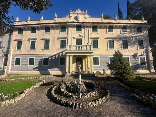 intera palazzina in vendita a Verona in zona Parona di Valpolicella