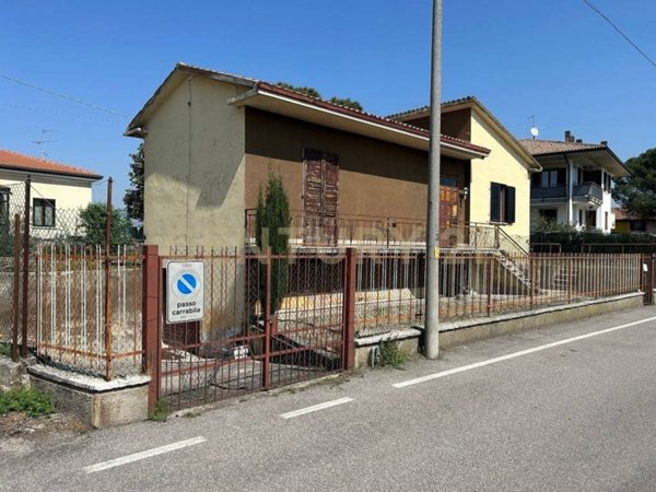 casa indipendente in vendita a Verona in zona San Michele Extra
