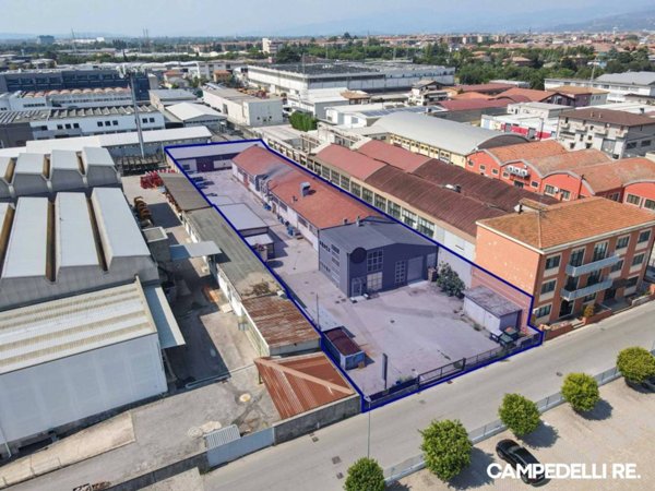 locale commerciale in vendita a Verona in zona Golosine