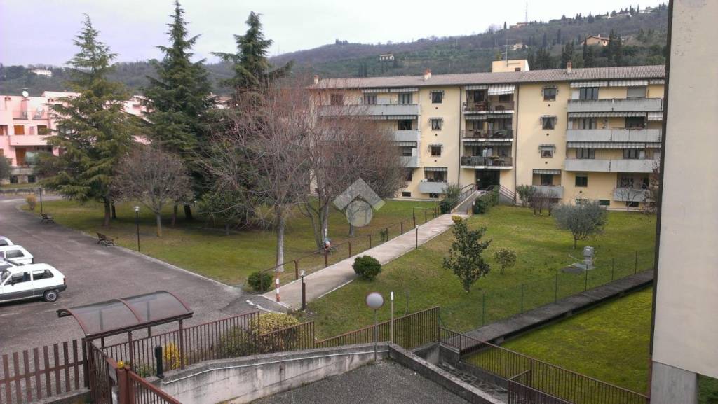 casa indipendente in vendita a Verona in zona Avesa
