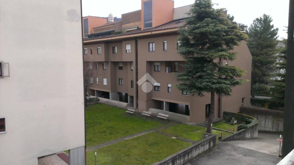 casa indipendente in vendita a Verona in zona Avesa