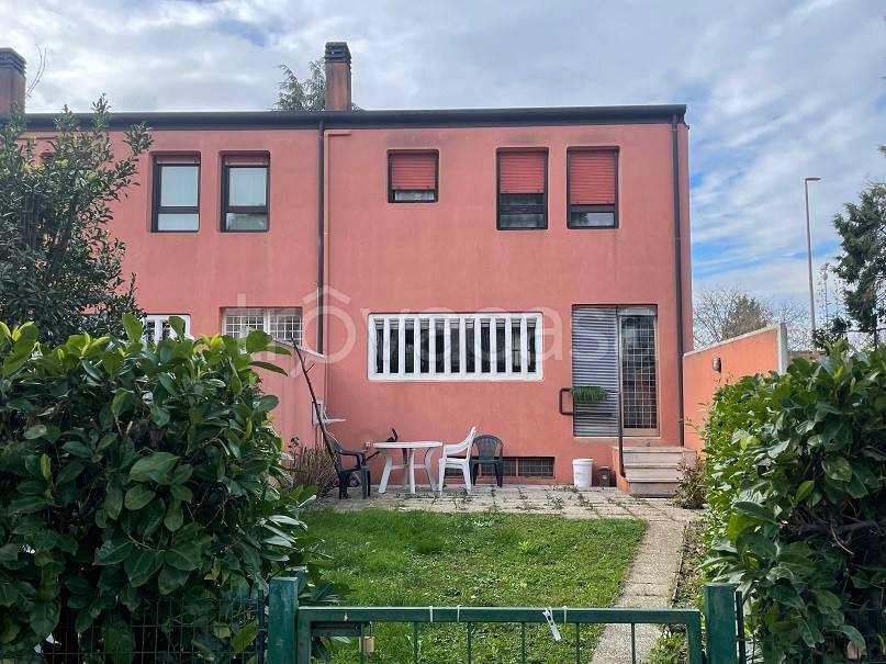 casa indipendente in vendita a Verona in zona Centro Storico