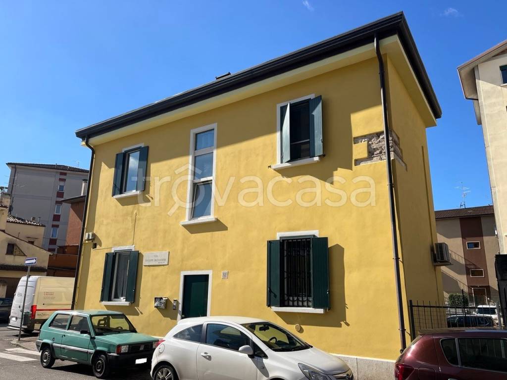 appartamento in vendita a Verona in zona Golosine