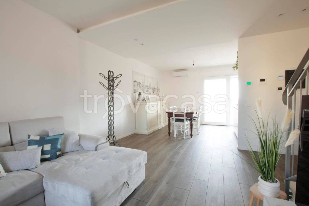 casa indipendente in vendita a Verona in zona Cadidavid