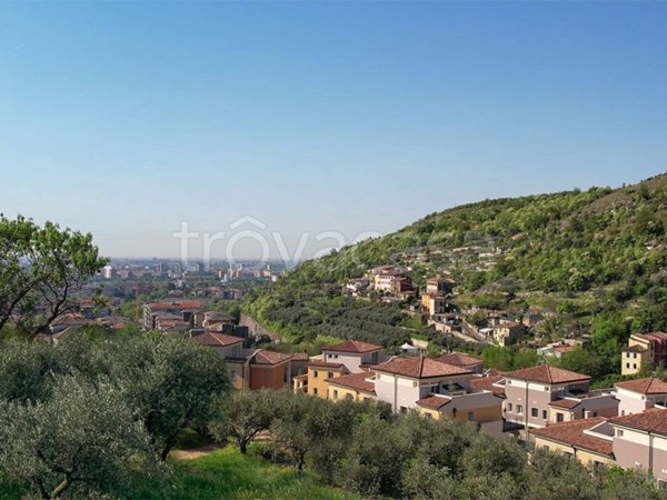 casa indipendente in vendita a Verona in zona Quinzano