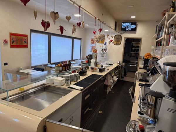 negozio in vendita a Verona in zona San Massimo all'Adige